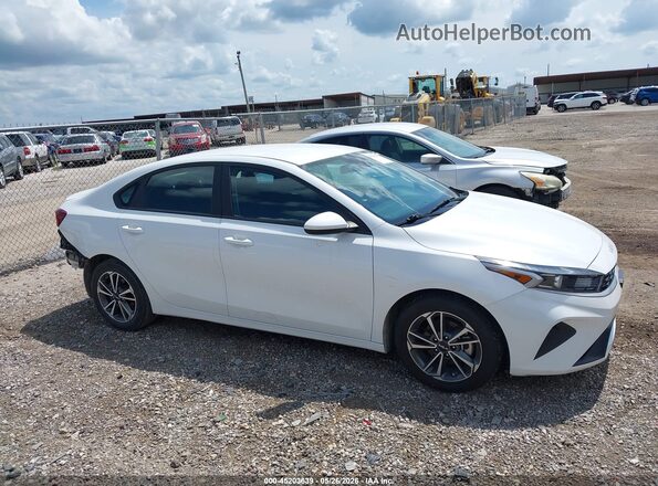 3KPF24AD0PE622306 2023 KIA FORTE White Սալոնի 360 աստիճան տեսք