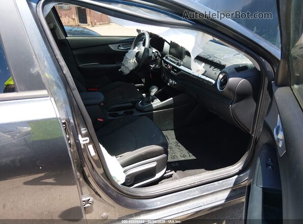 3KPF24AD0PE643477 2023 KIA FORTE Gray Vista interior delantera