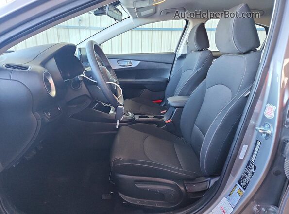 3KPF24AD0RE797139 2024 KIA FORTE Gray Vista interior delantera