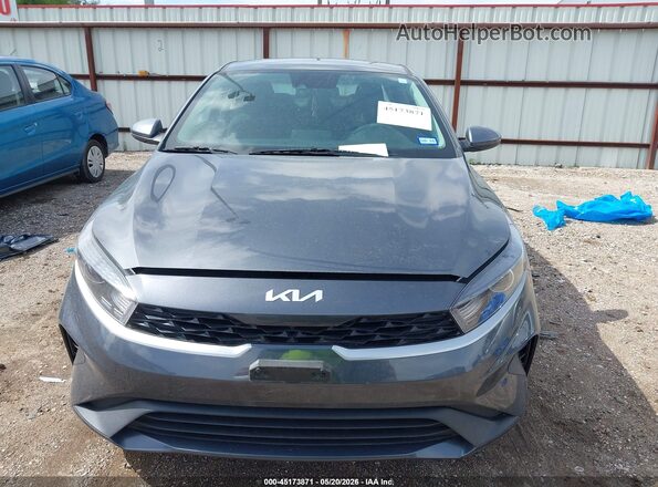 3KPF24AD0RE823044 2024 KIA FORTE Gray Widok wnętrza z tyłu