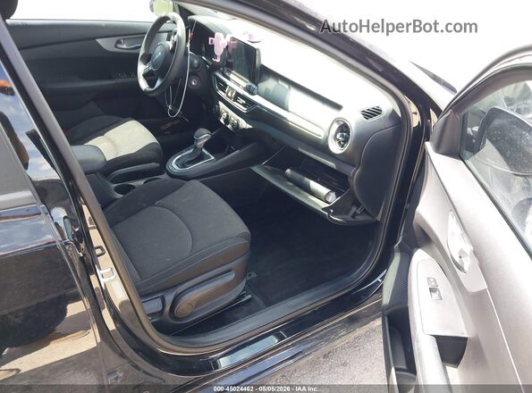 3KPF24AD1NE439915 2022 KIA FORTE Черный Вид салона спереди