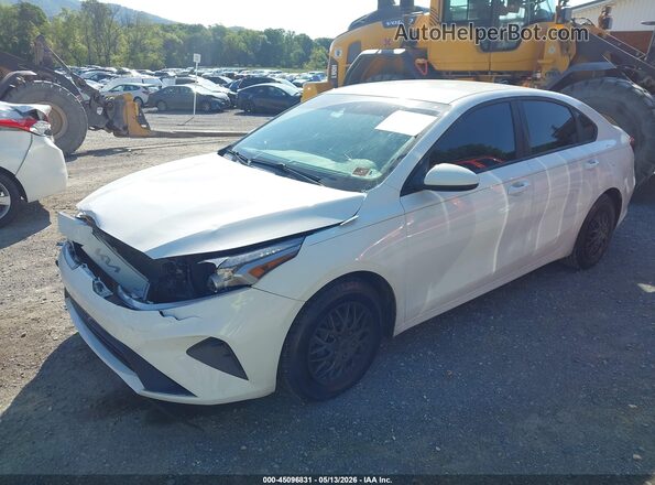 3KPF24AD1PE555246 2023 KIA FORTE White Przód lewy