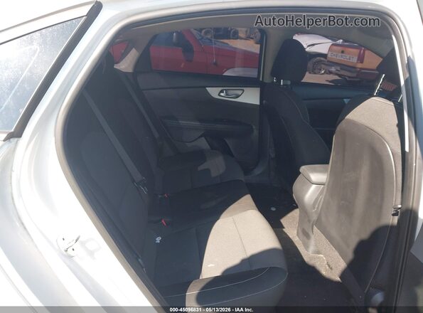 3KPF24AD1PE555246 2023 KIA FORTE White Widok naklejki z numerem VIN