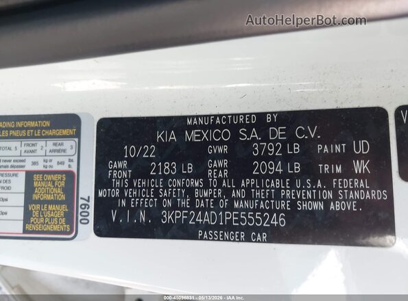 3KPF24AD1PE555246 2023 KIA FORTE White Widok komory silnika
