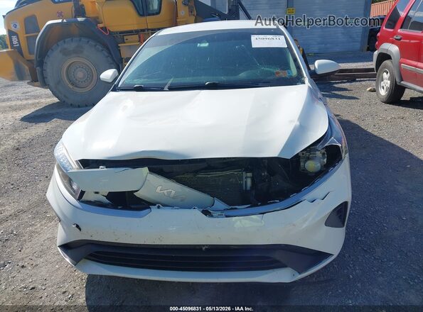3KPF24AD1PE555246 2023 KIA FORTE White Widok wnętrza z tyłu