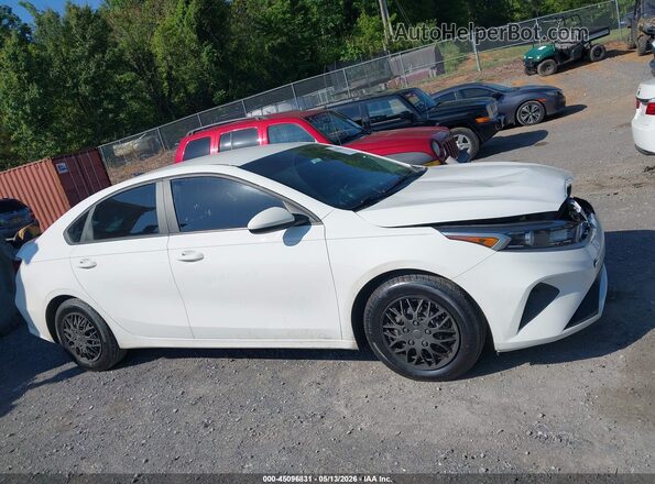 3KPF24AD1PE555246 2023 KIA FORTE White Widok wnętrza 360 stopni