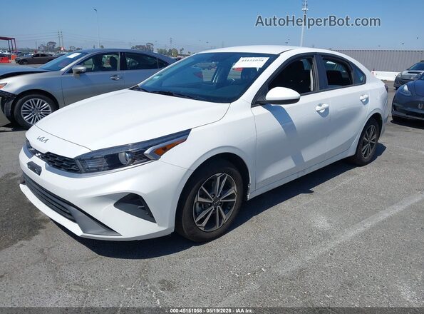 3KPF24AD1RE791768 2024 KIA FORTE White Vista tres cuartos delantera izquierda