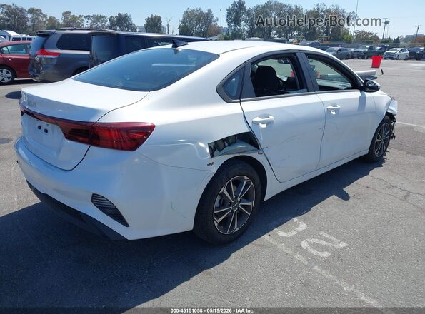 3KPF24AD1RE791768 2024 KIA FORTE White Trasero derecho