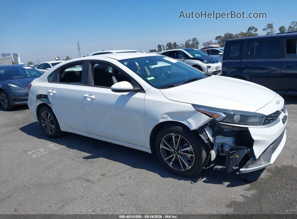 3KPF24AD1RE791768 2024 KIA FORTE White Vista interior trasera