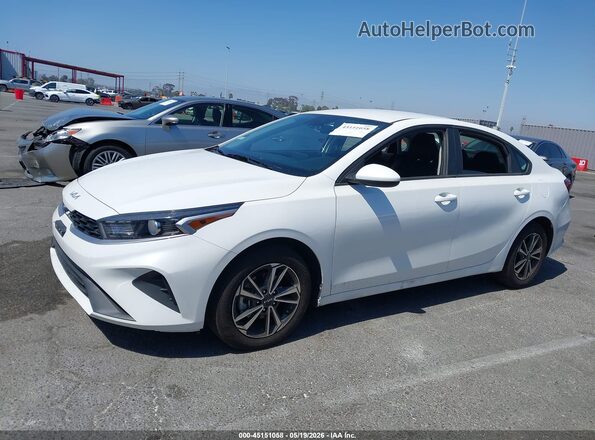 3KPF24AD1RE791768 2024 KIA FORTE White Vista interior de 360 grados
