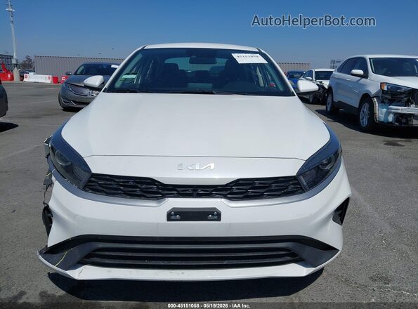 3KPF24AD1RE791768 2024 KIA FORTE White Vista del cuadro de instrumentos
