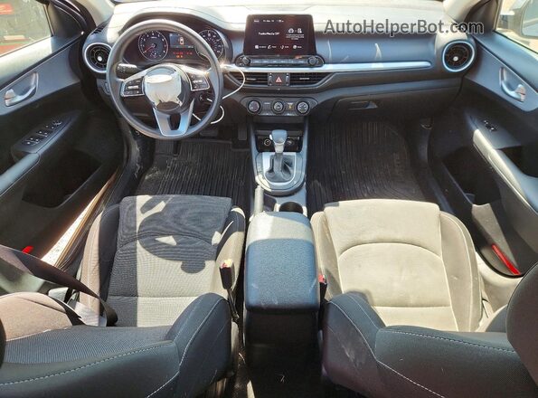 3KPF24AD1RE794864 2024 KIA FORTE Silver 