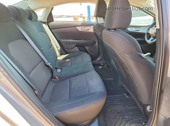 3KPF24AD1RE794864 2024 KIA FORTE Silver 