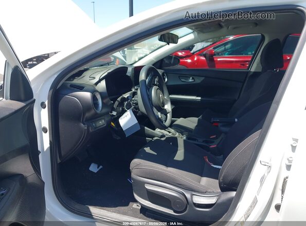 3KPF24AD2KE070901 2019 KIA FORTE White 