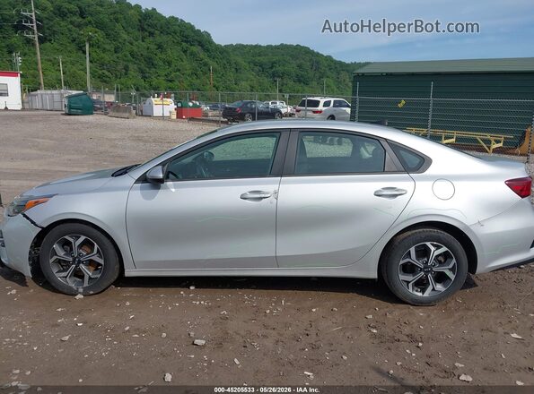 3KPF24AD2KE117893 2019 KIA FORTE Silver Widok wnętrza z tyłu
