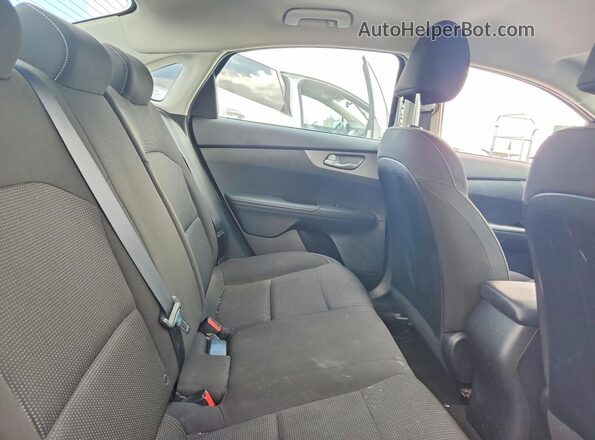 3KPF24AD2LE197911 2020 KIA FORTE Silver Widok tylnych siedzeń