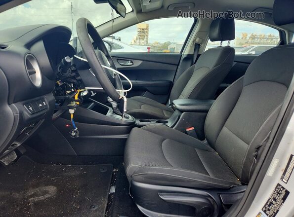 3KPF24AD2LE197911 2020 KIA FORTE Silver Widok wnętrza z przodu