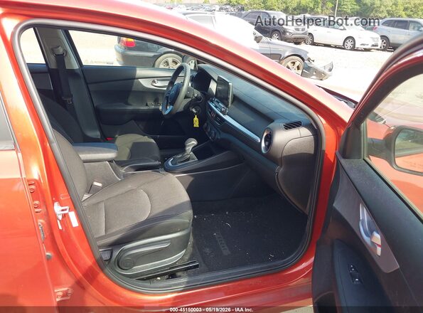 3KPF24AD2PE514866 2023 KIA FORTE Red Вид салону спереду