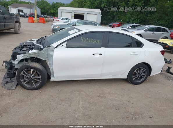 3KPF24AD2PE607807 2023 KIA FORTE White 