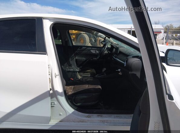 3KPF24AD3NE460331 2022 KIA FORTE White Front interior view