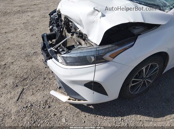 3KPF24AD3NE460331 2022 KIA FORTE White Front view