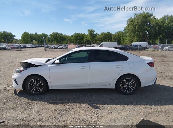 3KPF24AD3NE460331 2022 KIA FORTE White Rear interior view