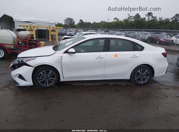 3KPF24AD3PE615138 2023 KIA FORTE White Панорамний вид салону 360°