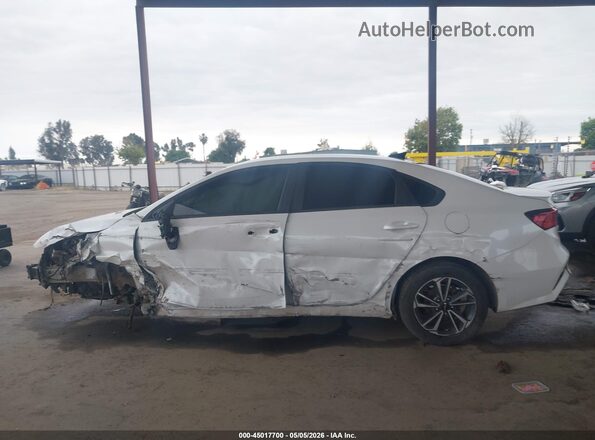 3KPF24AD3RE766855 2024 KIA FORTE White უკანა სალონის ხედი