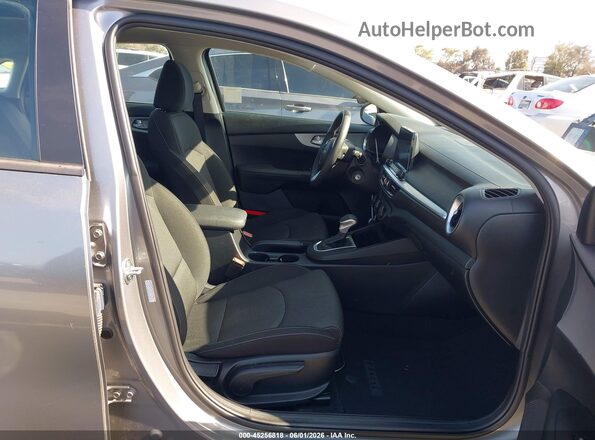 3KPF24AD3RE837052 2024 KIA FORTE Gray Widok wnętrza z przodu