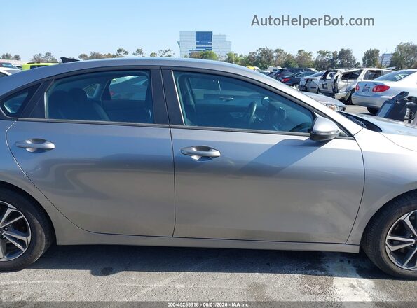 3KPF24AD3RE837052 2024 KIA FORTE Gray Widok wnętrza z tyłu