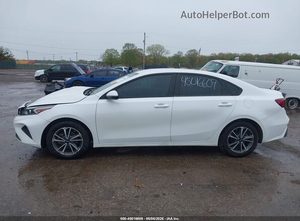 3KPF24AD4NE465957 2022 KIA FORTE White Սալոնի 360 աստիճան տեսք