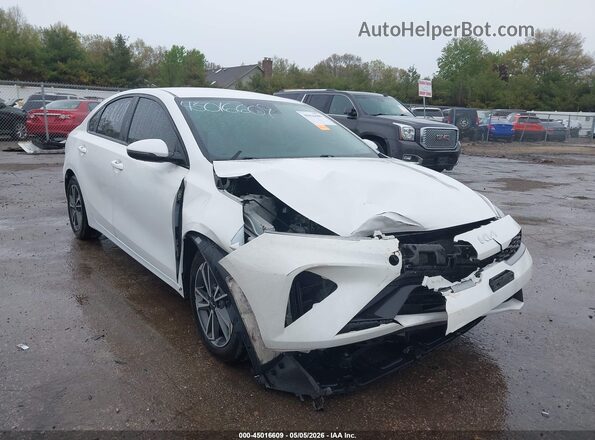3KPF24AD4NE465957 2022 KIA FORTE White Դիմացի տեսք