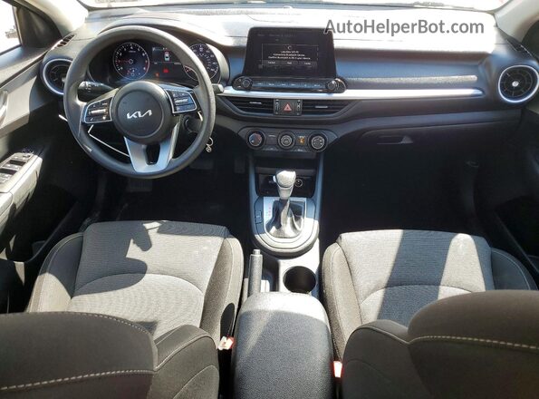 3KPF24AD4PE625094 2023 KIA FORTE Red Widok deski rozdzielczej