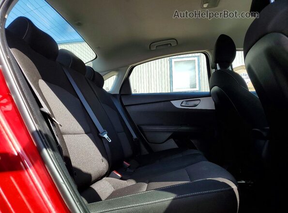 3KPF24AD4PE625094 2023 KIA FORTE Red Widok tylnych siedzeń