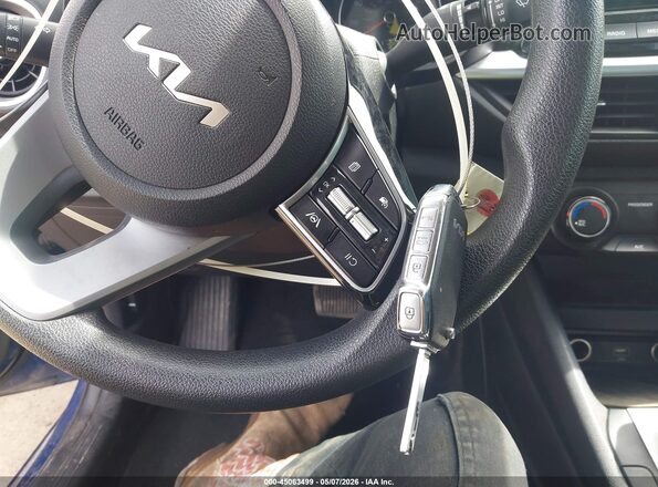 3KPF24AD4PE681990 2023 KIA FORTE Blue Առջևի վահանակի տեսք