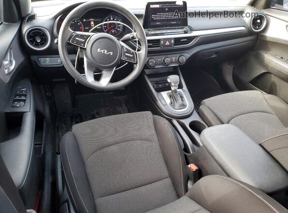 3KPF24AD4RE697593 2024 KIA FORTE Black Vista del salpicadero