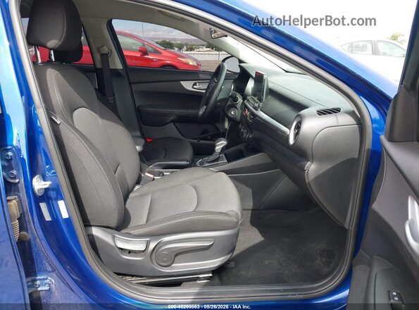 3KPF24AD4RE698744 2024 KIA FORTE Blue Widok wnętrza z przodu