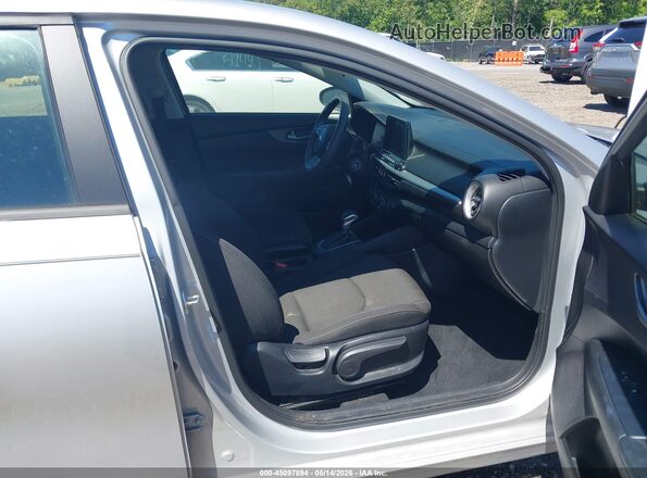 3KPF24AD5LE213387 2020 KIA FORTE Silver Front interior view