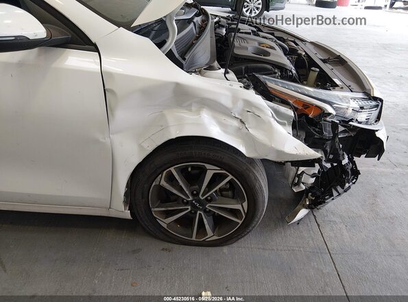 3KPF24AD5NE424995 2022 KIA FORTE White Front view