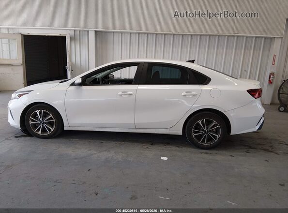 3KPF24AD5NE424995 2022 KIA FORTE White 