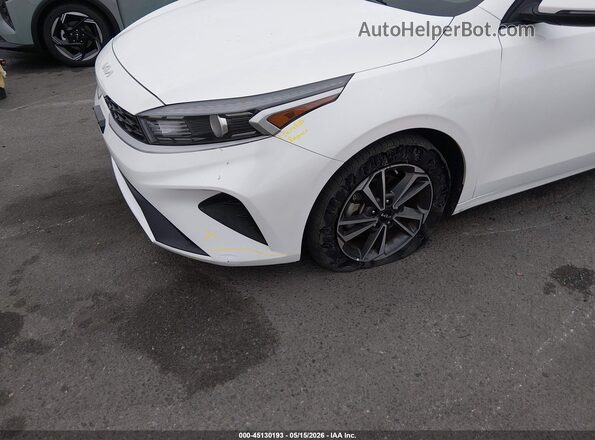 3KPF24AD5PE609986 2023 KIA FORTE Белый Вид спереди