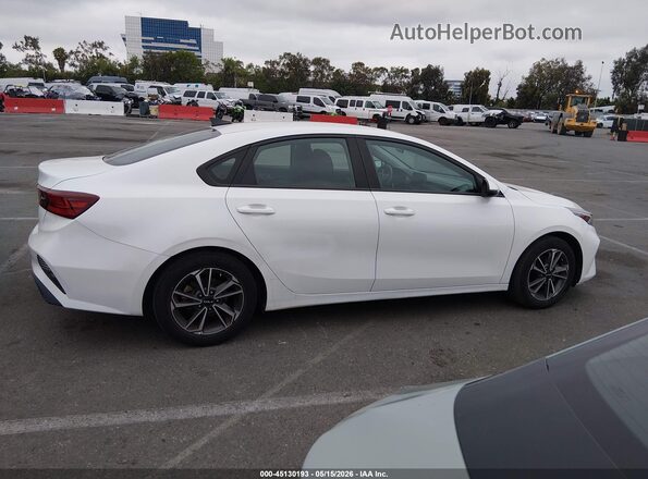3KPF24AD5PE609986 2023 KIA FORTE Белый Вид задней части салона