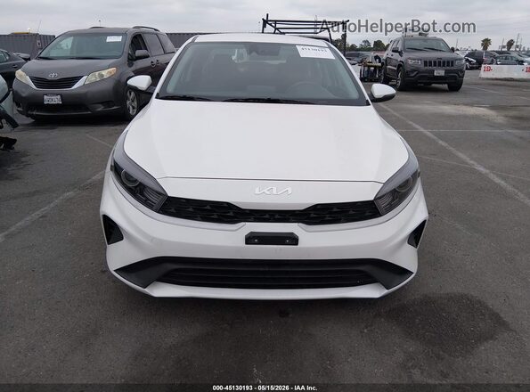 3KPF24AD5PE609986 2023 KIA FORTE Белый Вид щитка приборов