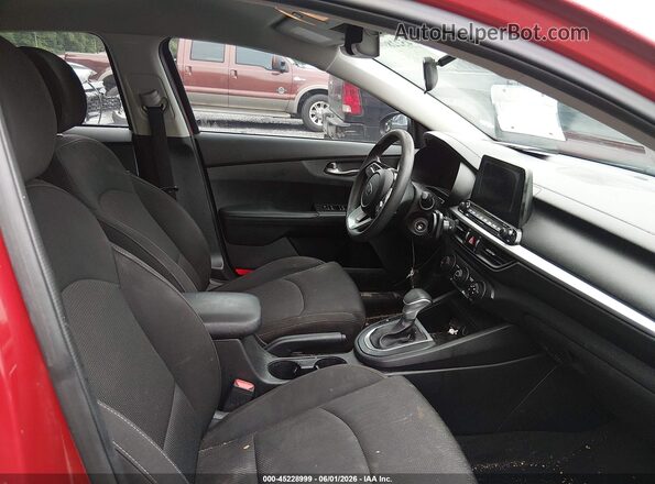 3KPF24AD6ME285586 2021 KIA FORTE Red Вид салону спереду