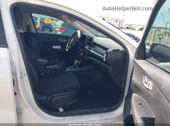 3KPF24AD6ME357953 2021 KIA FORTE White Вид салону спереду