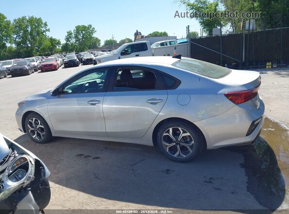 3KPF24AD6ME378107 2021 KIA FORTE Silver Widok wnętrza 360 stopni
