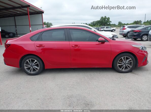 3KPF24AD7NE443192 2022 KIA FORTE Красный Вид задней части салона