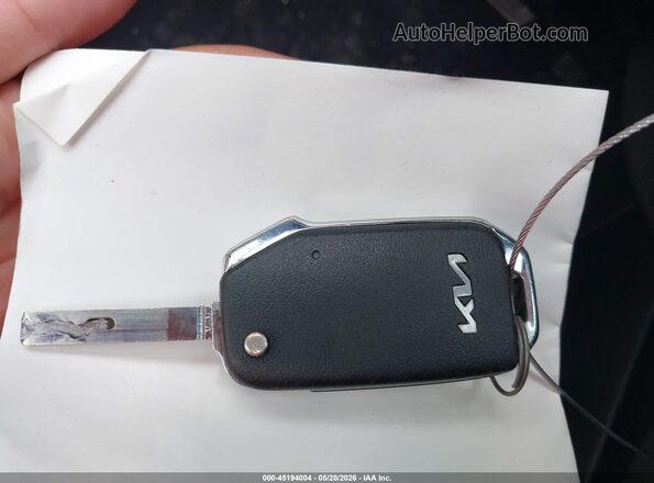 3KPF24AD7PE594990 2023 KIA FORTE Gray Widok deski rozdzielczej