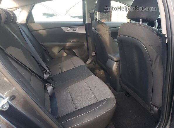 3KPF24AD7RE709929 2024 KIA FORTE Gray Vista de los asientos traseros
