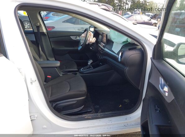 3KPF24AD8PE650306 2023 KIA FORTE White Vista interior delantera